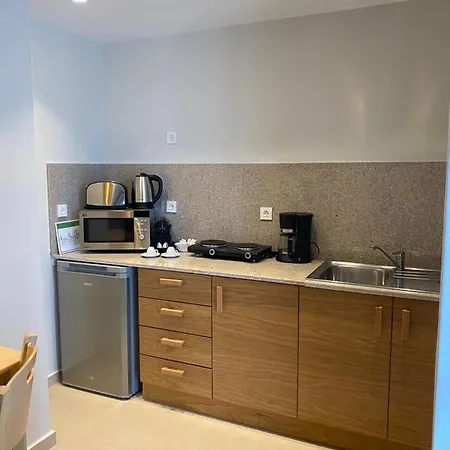 Aparthotel Elena Village & 4*