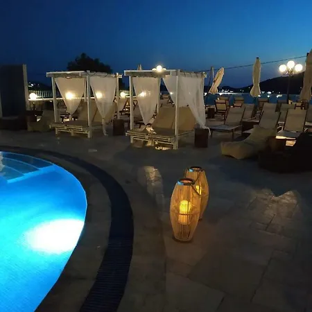 아파트호텔 Elena Village & 4*