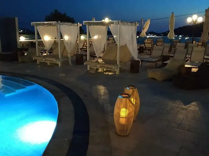 Aparthotel Elena Village Hotel&suites 4*