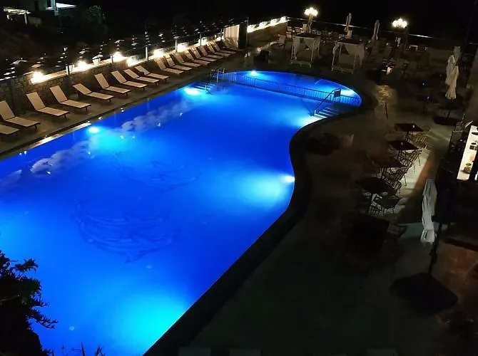 Elena Village & شقة فندقية 4*